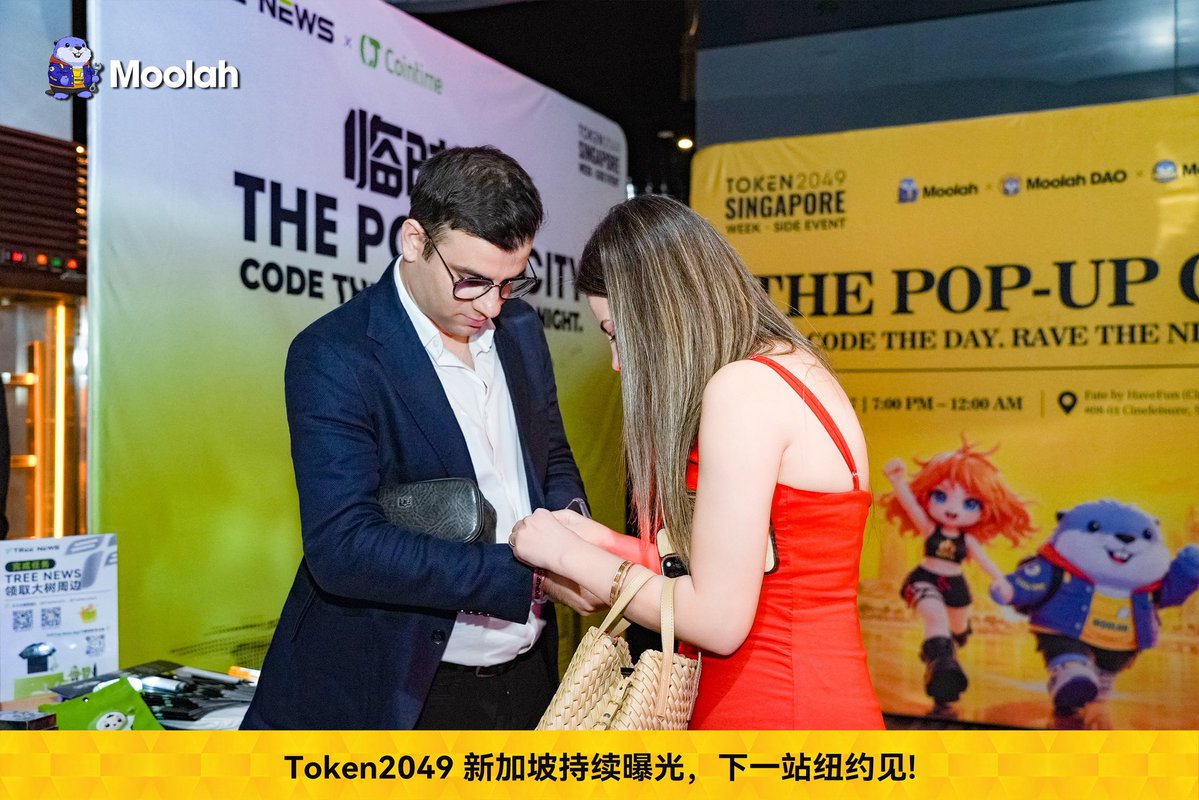 Burnedfi_CN's tweet photo. Burn, together with MoolahBank, has wrapped up Token2049 in Singapore successfully. See you in New York for our next stop!

#burn #moolahbank https://t.co/EvB9mQBmcR