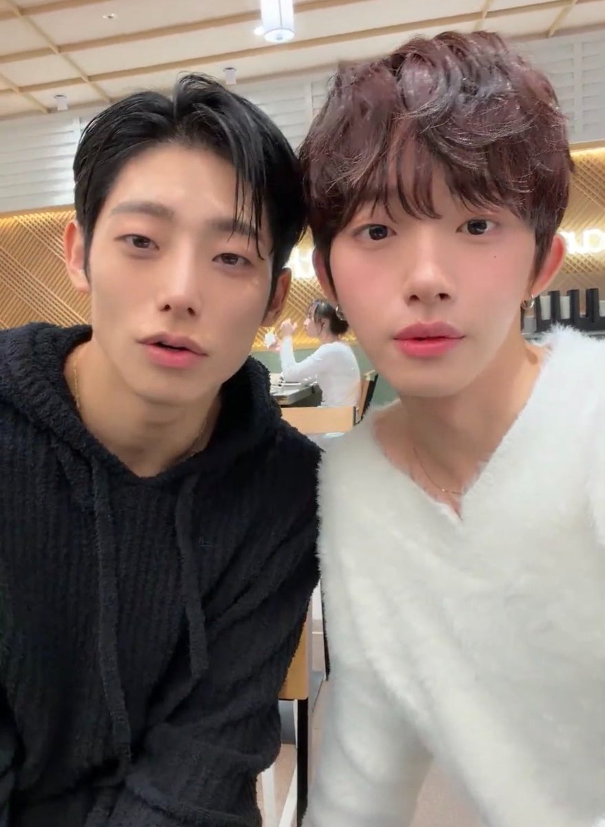 otaku0574's tweet photo. 行きと帰りでリンクコーデしてるのかな🥺

#혁근 #키리 #혁근키리 #혁키 https://t.co/ewEIbrrDsL
