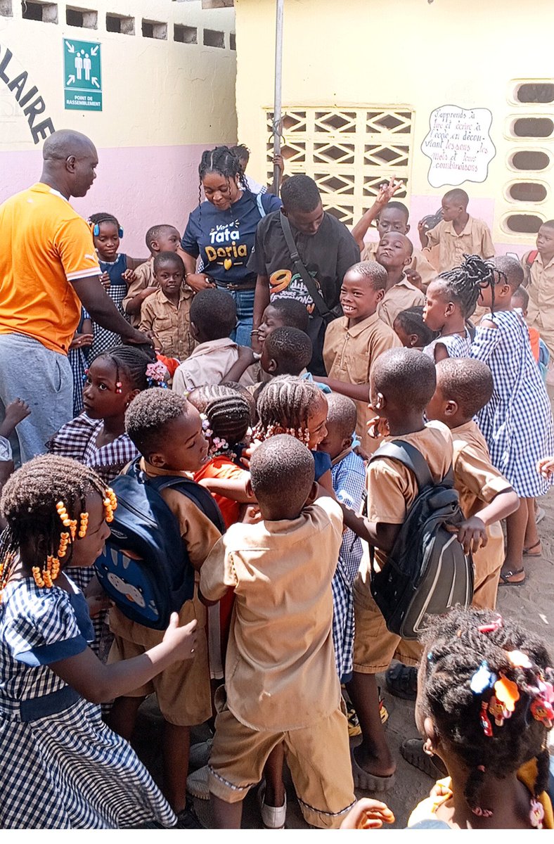 adjouffour's tweet photo. 📚🇨🇮 LA CITOYENNETÉ S’APPREND DÈS LE BAS ÂGE !

Hier, nous avons vécu un moment important dans le cadre du Challenge 90 jours nettoyons Abidjan, avec une activité de sensibilisation en milieu scolaire. https://t.co/d3ObgqC7IT