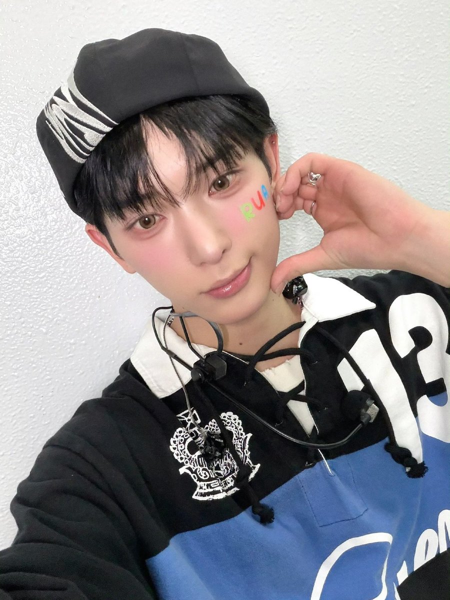 rrunghw's tweet photo. 러브장 셀카 너무너무 이뽀 😭😭😭😭🫰🫰 https://t.co/8h230Spqq8