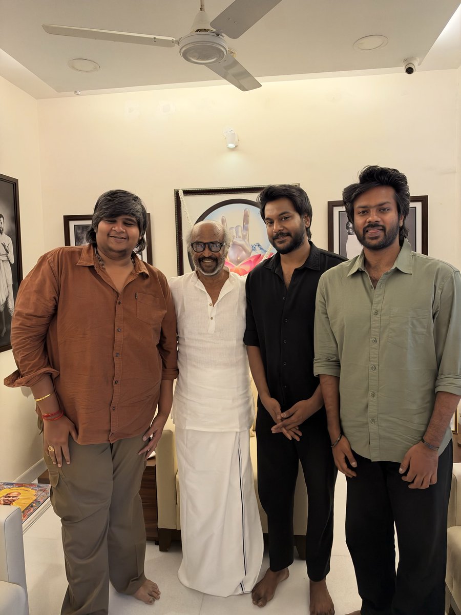 karthiksubbaraj's tweet photo. Thalaivaaaaa.... 🔥🔥❤️❤️

'Fantastic..Beautiful... Mindblowing' !!

Thalaivar Loveeedd #Dorothy and spoke in detail for an hour appreciating every aspect of the film.... Can't ask for more.... Will forever remember the conversation & him saying.....

"Intha Karthik Subbaraja thaan thedittu irunthen... Hat's off" ... Am flying 🤗🤗

Love you Thalaiva ... ❤️❤️

#ThalaivarRavesDorothy
#DorothyWinsBIG
#DorothyTheCinemaTheChange