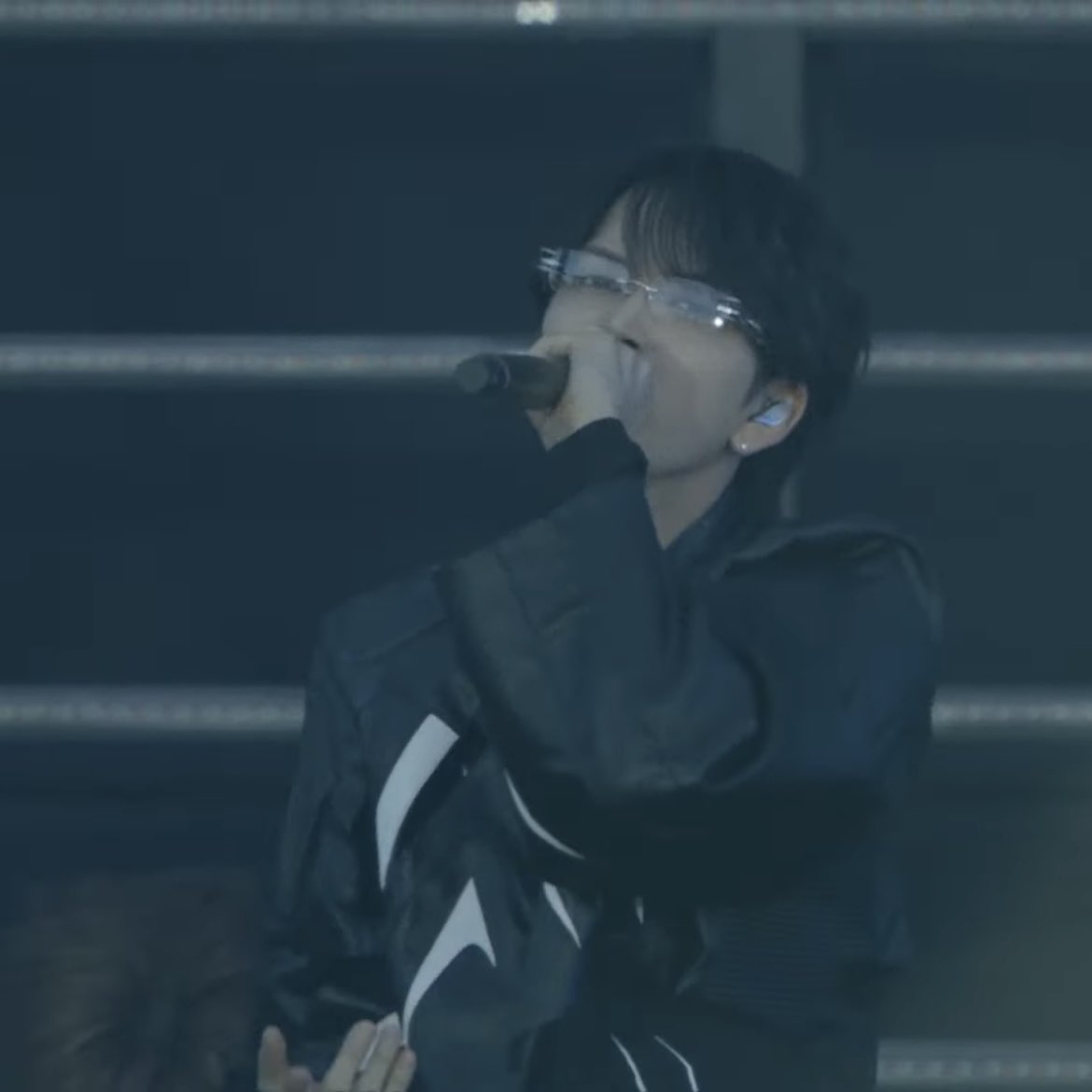 physical_pi's tweet photo. MAZZEL始まりやばいしEIKIが本気出してきててやばい、全員虜にしようとしてる。 https://t.co/uNPkvMqVFc