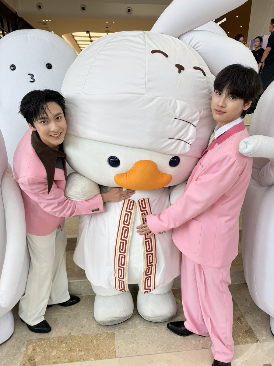 OhAe_Domundi's tweet photo. ฮัลโย๋วๆๆๆๆๆ 🤲🏻🫐 โอ๋คะ กว่าคุณจะได้อ่านโพสต์ฉัน ตอนนั้นฉันก็คงไปอยู่บนเวทีแล้ว...... อีกครั้งแล้วสินะ ที่ฉันต้องโยกย้ายส่ายสะโพกโยกย้าย เอิ้ว ๆๆๆ 🕺🏻

💌 p.s.แว่บมาทักทาย ฝากพระพี่เลี้ยงกดลงให้คับ ฮี่ฮี่ 🫶🏻

NICE TO MEET OHAE
#CentralBangnaxOhae

RYUPAT OHAE NEW CENTRAL BANGNA
#CentralBangnaxRyujinPatji