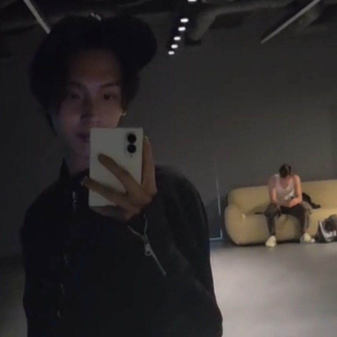 theseoknen's tweet photo. 261010 돌넨 https://t.co/wA1knwIDgG