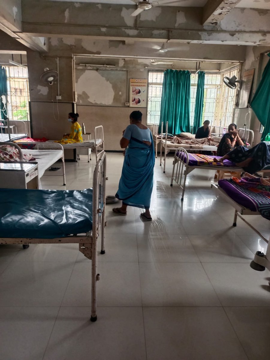 mybmcWardPS's tweet photo. 🏥बृहन्मुंबई महानगरपालिकेच्या 'पी दक्षिण' विभागातील टोपीवाला प्रसूतिगृह महानगरपालिका सर्वसाधारण रुग्णालयात आज विशेष स्वच्छता मोहीम राबविण्यात आली. रुग्णालयातील उपलब्ध यंत्रणा, अधिकारी, कर्मचारी स्वच्छता मोहिमेत सहभागी झाले होते.✨

#CleanlinessDrive
#MyBMCUpdates https://t.co/jTHFiHEHzA