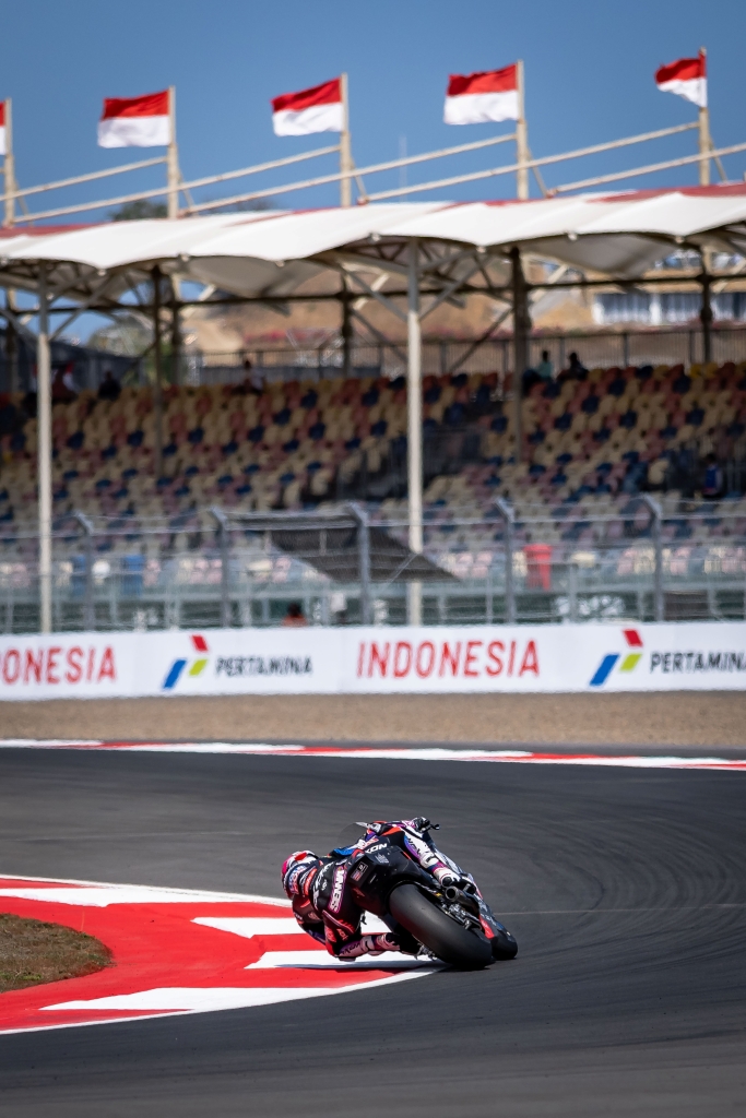 IntactGP's tweet photo. #IndonesianGP 🇮🇩 #Moto2 #Q2 Results

🅿️1️⃣0️⃣ @18ManuGonzalez - 1´32.376 +0.413
🅿️1️⃣4️⃣ #81SennAGiUS - 1´32.500 +0.537

#LIQUIMOLY  #Dynavolt  #IntactGP  at #MandalikaCircuit https://t.co/893SV6SmOW