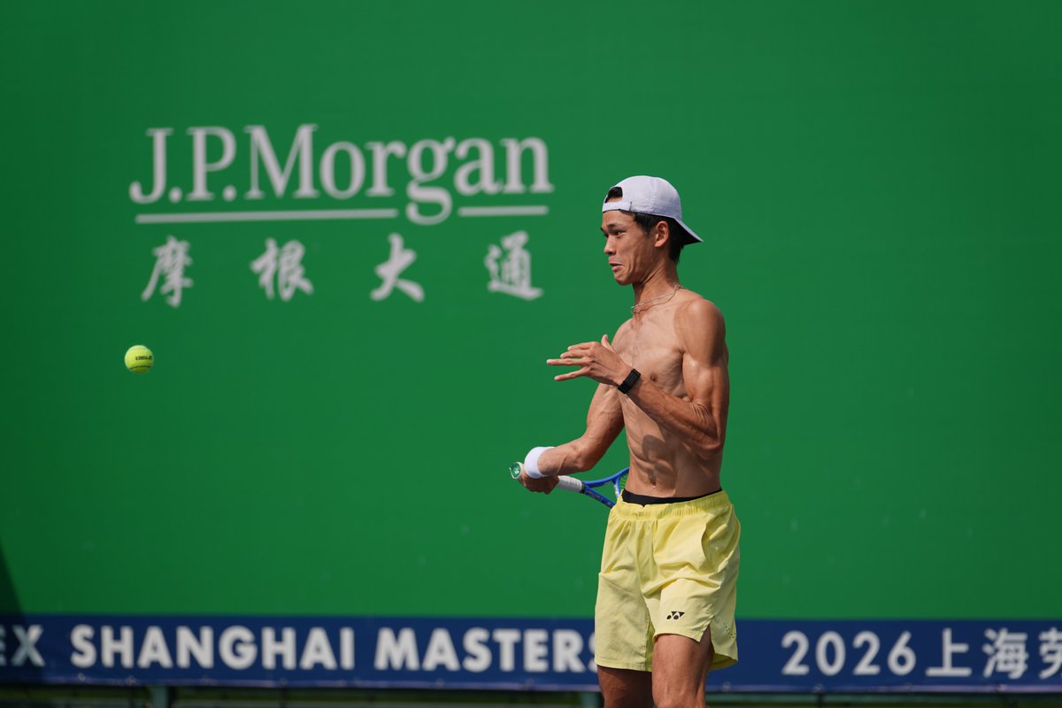 unext_tennis's tweet photo. 【スゴイ筋肉💪】
日中は気温が30度近くなる上海
暑さのあまりシャツを脱いで練習する
坂本選手の現地フォト📷 https://t.co/4Fcmh1mwVt