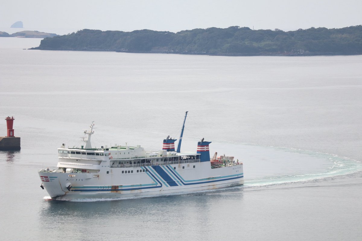 Ship_AppleMGA's tweet photo. 九州郵船 フェリーきずな 郷ノ浦港入港

連休の為たくさんの乗客と車両を
乗せていました https://t.co/oX8cnjCoho