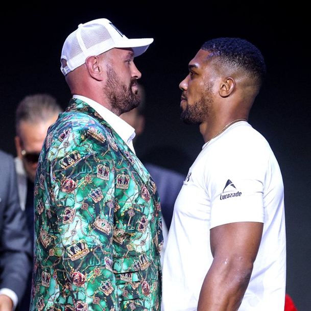 yabaleftonline's tweet photo. Tyson Fury and Anthony Joshua just sold out 80,000 tickets in under 40 minutes 

Over 500,000 fans entered the online queue to secure tickets for the fight, with prices ranging from $120 to $17,000 https://t.co/EAy90IxZiA