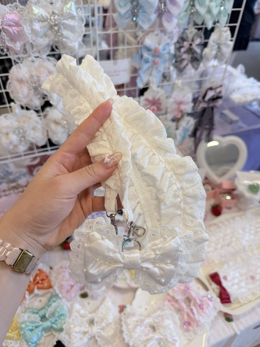 cakeberrina_15's tweet photo. ヒロイン日和。２日目！スタート🎀
人気のリボンマルチストラップ
オフホワイト1点のみ追加してます🪽🫧

19時までお待ちしております🎶 https://t.co/H2sGAWLEV8