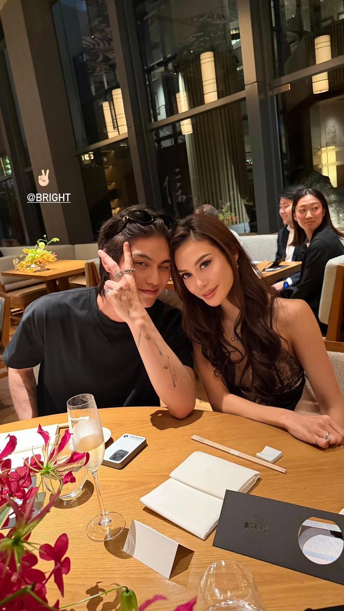 R41nb0w26's tweet photo. Bright is so handsome 🫠🖤
At the Joopiter dinner in Singapore 

#bbrightvc https://t.co/ROFXp30Ck9