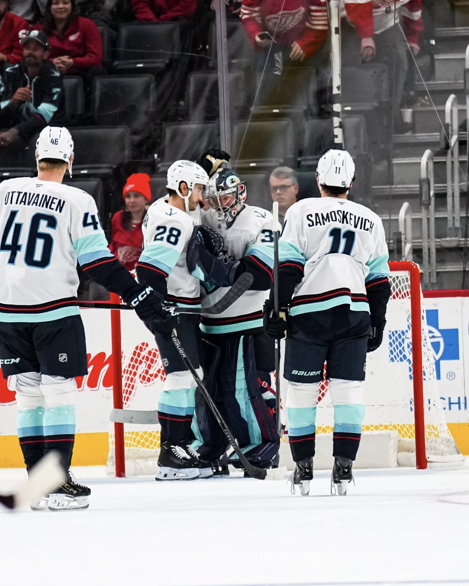SeattleKraken's tweet photo. always hug your goalie 🫂 https://t.co/ljKg8hvHIQ