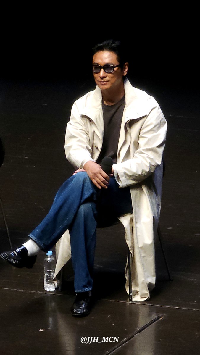 JJH_MCN's tweet photo. 오��따라 까매보여

261010 재혼황후 GV #주지훈 #BIFF https://t.co/HSBg1VqQUg