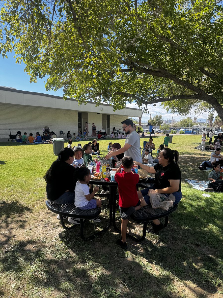ExtraAdmin's tweet photo. My favorite day is @ccronnow family picnic day! All our families come to eat lunch with our students. https://t.co/5FO91UxXdI