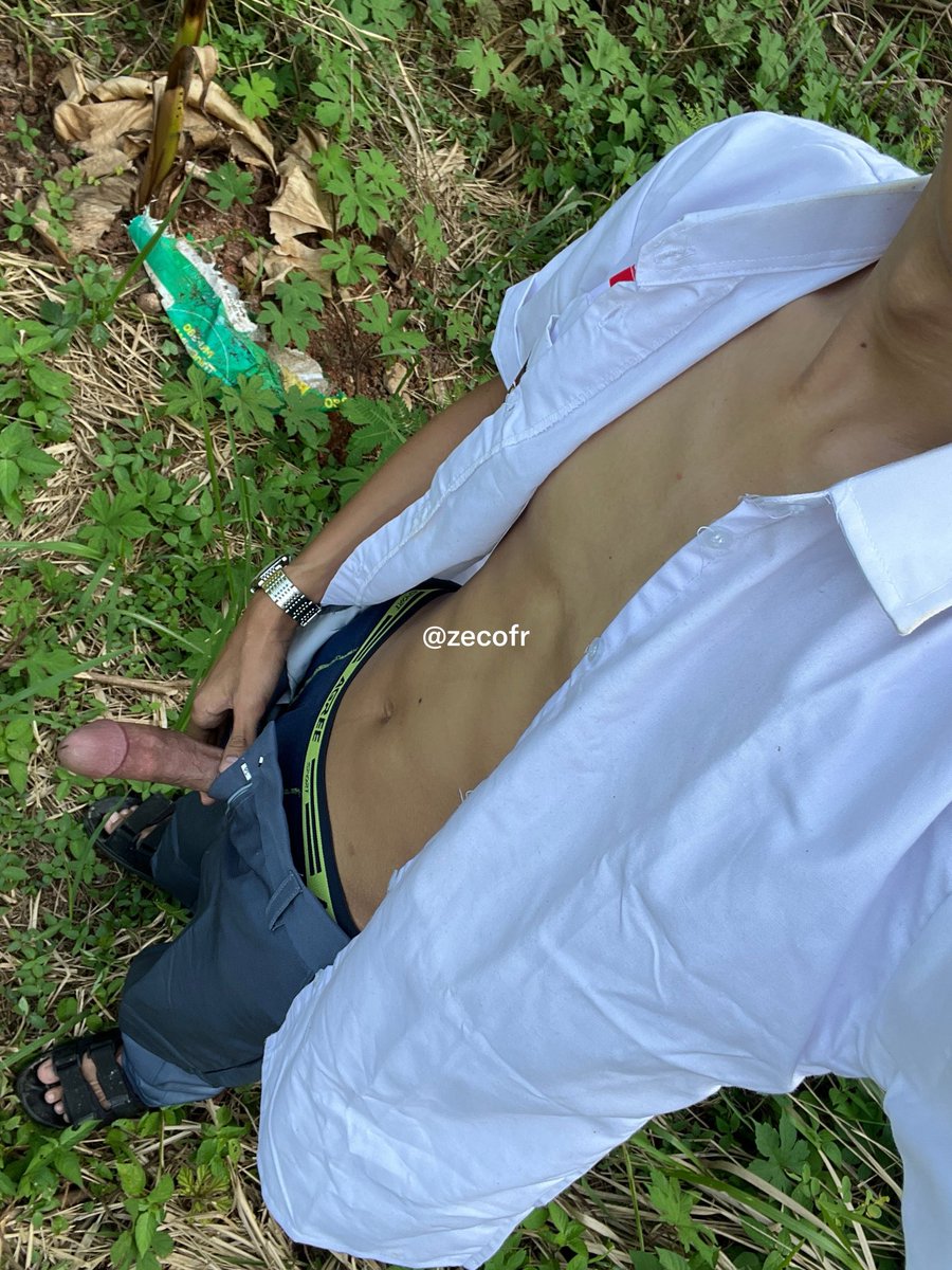 zecofr's tweet photo. pulang sekolah horny 😩 https://t.co/SVITPJNMOF