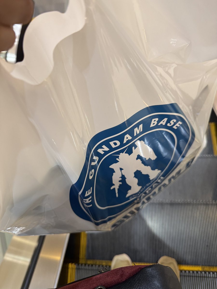 hakuten_ht89's tweet photo. 半年振りにガンベに来た気がする🤣
FA-ZZを追加買いしそうになったけど、置き場が無さすぎるから流石にやめた🤣

まぁ、それでも通常のRGデスティニーは買った。チタニウムしか持ってなかったし
後はエコプラ買ったわ

まだ割と色んなのは残ってるね

#ガンダムベース金沢 #半年振り #エコプラ #RG #MG #HG #MGSD