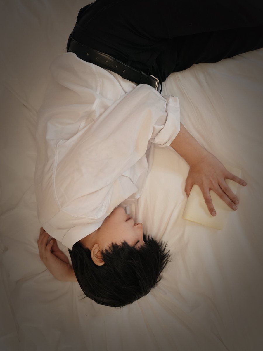 shinkouseyo's tweet photo. cos 大穢 大崎

──62頁で使用人の女が死んだ
──63頁でヴェラという女が微笑した
──131頁で.... https://t.co/gb5CSwmiZO