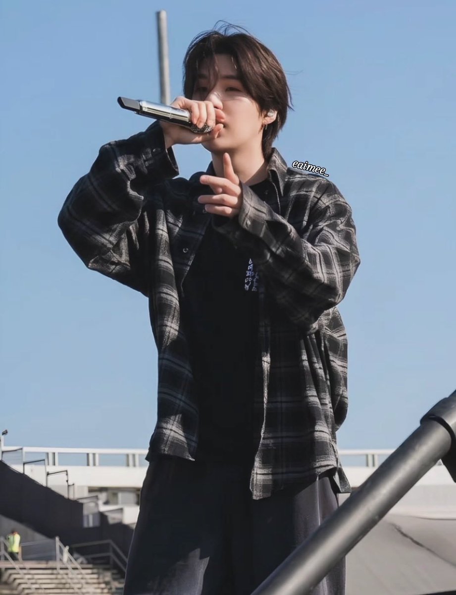 hyulipov's tweet photo. just a few more inches.. we’re getting dday yoongi back https://t.co/Nrf00sF5bl