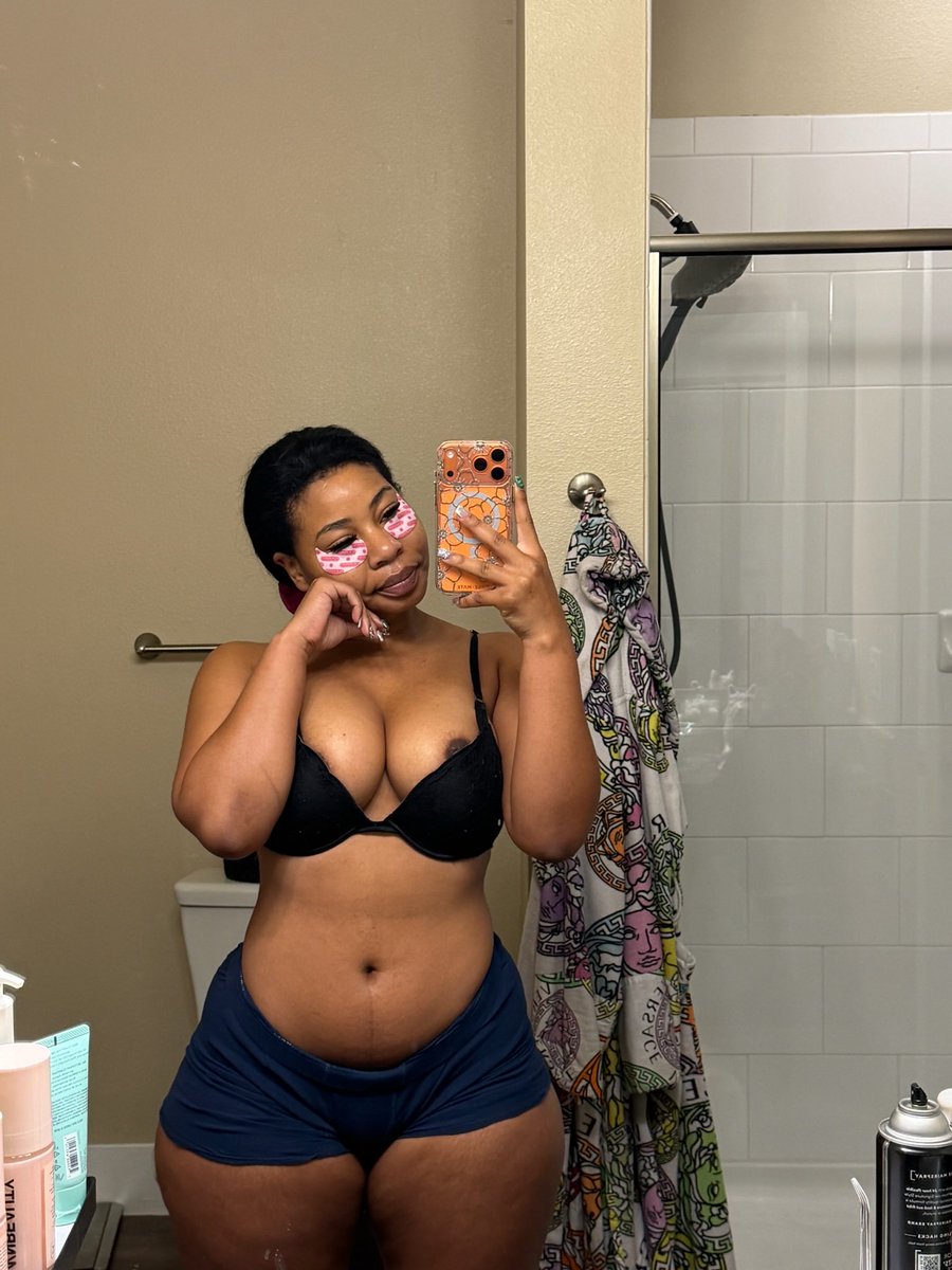 Katanahteasexxx's tweet photo. What’s everybody doing tn? 🤭 https://t.co/ROL8KxYbis https://t.co/JgT68SpWNx