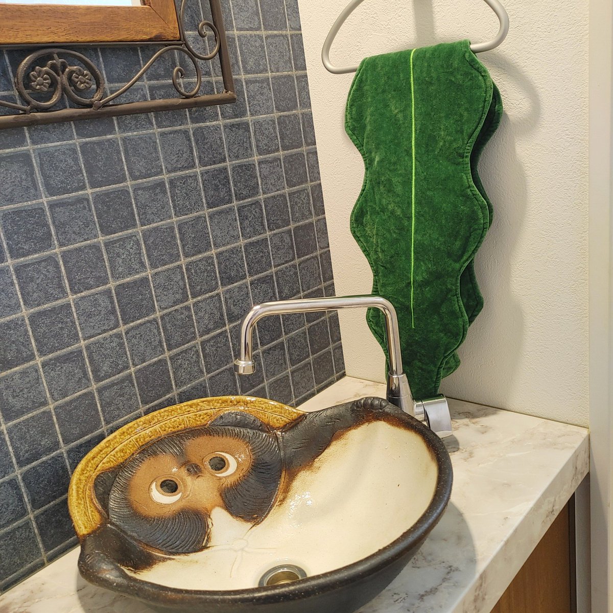 marisan_bakery's tweet photo. お客様がいらっしゃるので、手洗い場のタオルを取っておきの昆布に変えておきました。(ﾊﾟﾝﾀﾞﾏﾘ) https://t.co/ZpRYiwN6Oz