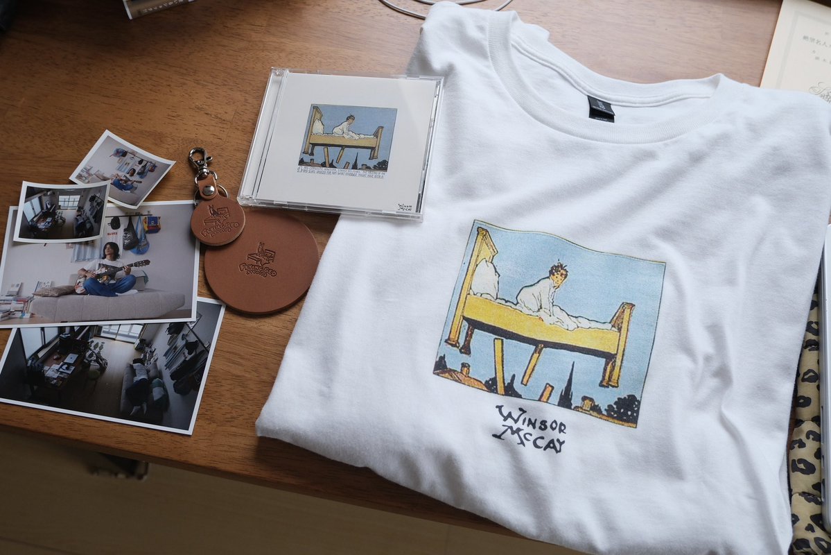 afoc_official's tweet photo. 数量限定版はCDのほか、Tシャツ、レザーキーホルダー、レザーコースター、ポストカード&amp;ステッカーの2種セット付き！ 

さらにその他のソロツアーグッズも販売していますので、ぜひチェックしてください🪐

CD&amp;限定版はこのあと12時より再販開始🛒
https://t.co/Z8FILsm0k3 https://t.co/uaWHlJ4tKV