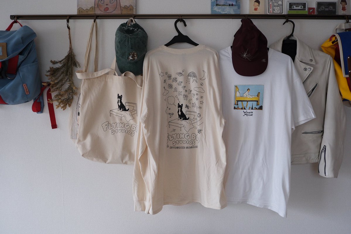 afoc_official's tweet photo. 数量限定版はCDのほか、Tシャツ、レザーキーホルダー、レザーコースター、ポストカード&amp;ステッカーの2種セット付き！ 

さらにその他のソロツアーグッズも販売していますので、ぜひチェックしてください🪐

CD&amp;限定版はこのあと12時より再販開始🛒
https://t.co/Z8FILsm0k3 https://t.co/uaWHlJ4tKV