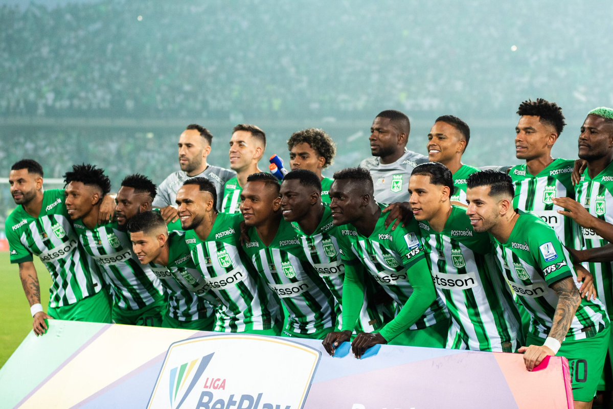 santiamorsoyyo's tweet photo. Pero mira la remontada de plantilla que metimos EN EL MISMO AÑO https://t.co/NVDdQFKDiA