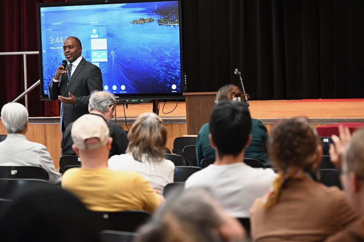 TonyThurmond's tweet photo. Great to visit our California School for the Blind in Fremont. We are working to expand funding to support student programs, facilities, and the educators and staff who provide world class programs for blind students all across California. https://t.co/osWHgH770O