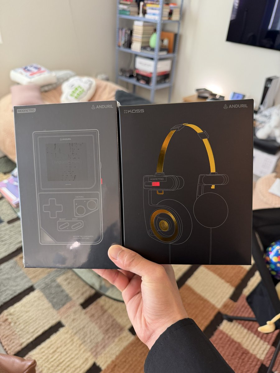 hechen's tweet photo. My @modretro Chromatic @anduriltech edition arrived today and it’s equal parts beautiful hardware and nostalgia playing games from my childhood! Well worth the wait! https://t.co/V1i1LXIADG