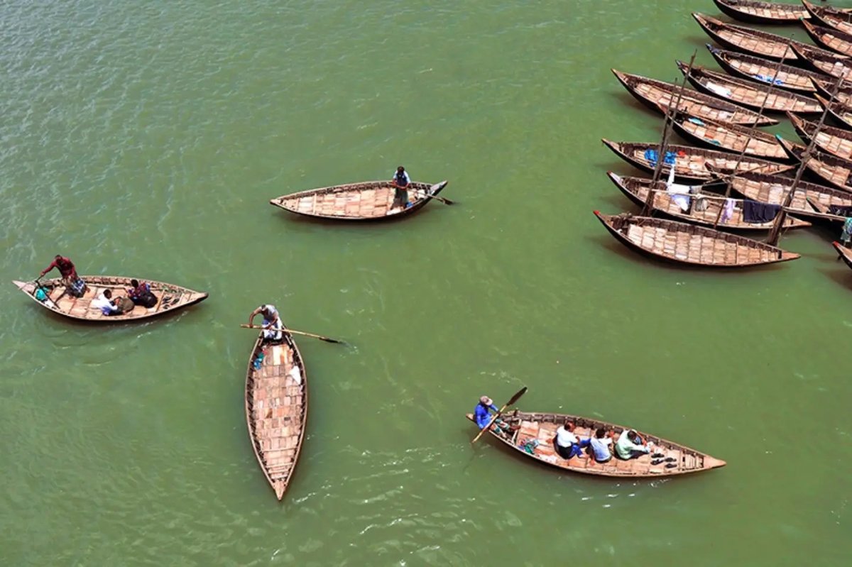 laarissabb's tweet photo. Daily life along the Buriganga River in Dhaka, Bangladesh. https://t.co/CZiqvx8ZrO