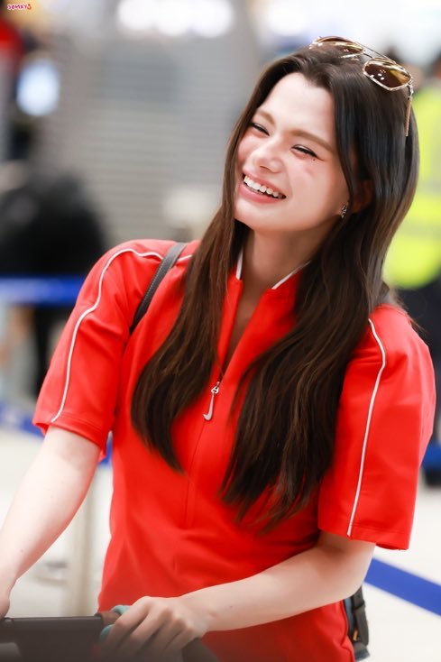 centralfb_br's tweet photo. Meu coração é vermelho...
De vermelho vive o coração...
VERMELHOOO 😭❣️

#FreenBecky #ฟรีนเบค https://t.co/tGimnubapP