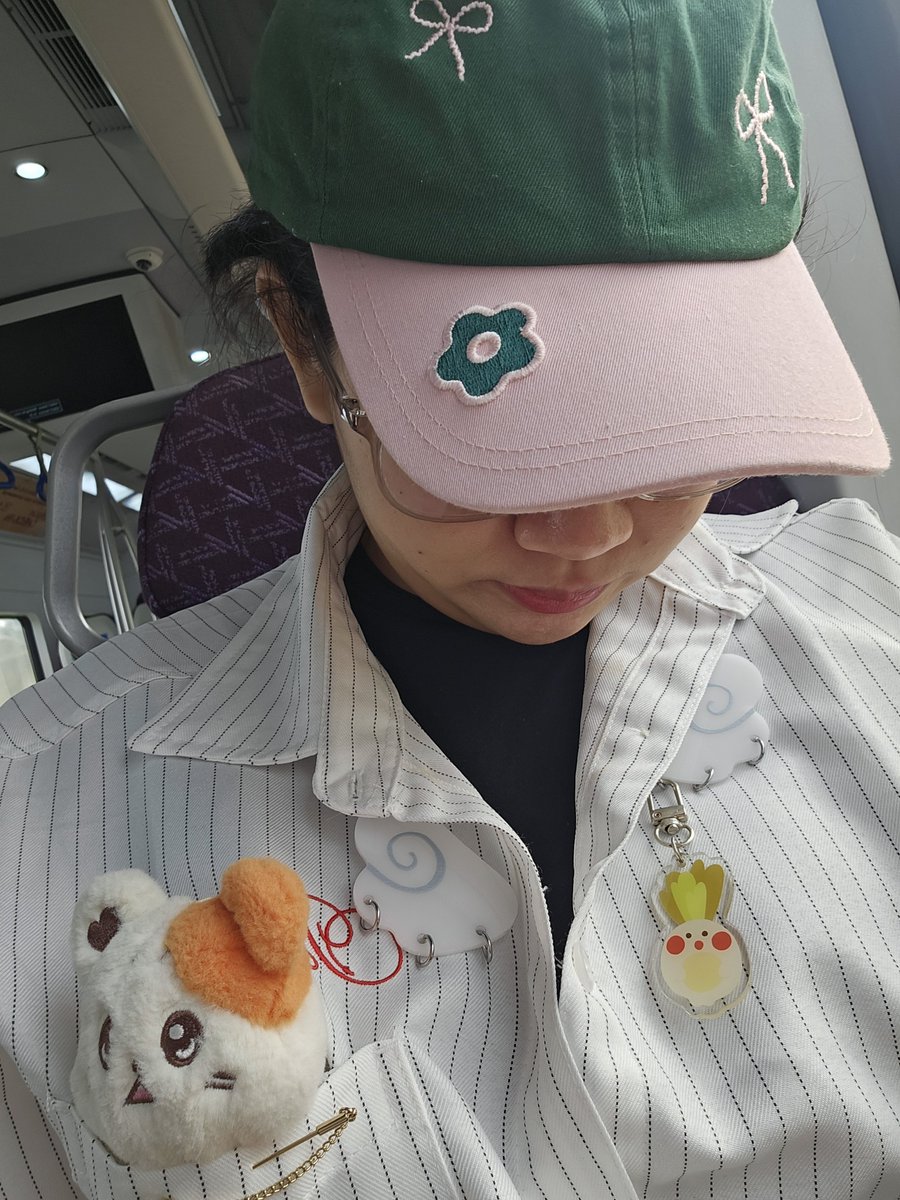 byullieverse's tweet photo. This is what i'm wearing.
Just say hi!

Will update my location on rep ↓ https://t.co/k4AxoNFIJb