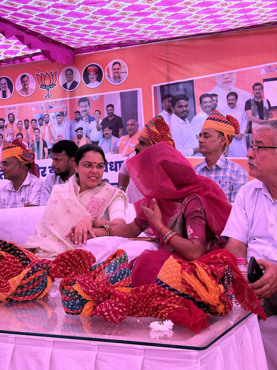 neelamgurjarbjp's tweet photo. 📍 जोबनेर 
पंचायतीराज चुनाव के मद्देनजर आयोजित पंचायत समिति जोबनेर के  कार्यकर्ता सम्मेलन में सहभागिता की ।
कार्यक्रम में भाजपा राजस्थान के यशस्वी प्रदेशाध्यक्ष श्री मदन राठौड़ जी का सानिध्य और प्रेरणादायी मार्गदर्शन प्राप्त हुआ । https://t.co/lbzAkTGkt1