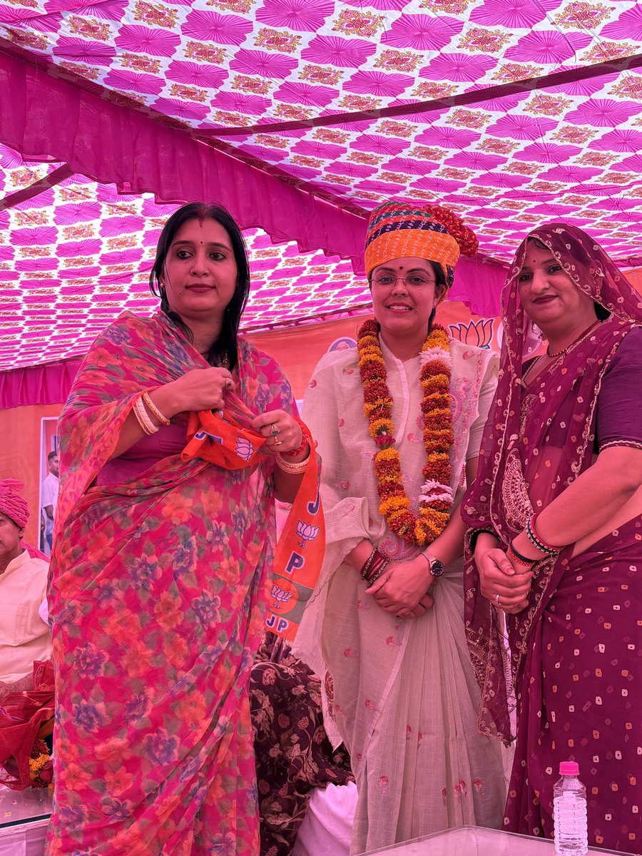 neelamgurjarbjp's tweet photo. 📍 जोबनेर 
पंचायतीराज चुनाव के मद्देनजर आयोजित पंचायत समिति जोबनेर के  कार्यकर्ता सम्मेलन में सहभागिता की ।
कार्यक्रम में भाजपा राजस्थान के यशस्वी प्रदेशाध्यक्ष श्री मदन राठौड़ जी का सानिध्य और प्रेरणादायी मार्गदर्शन प्राप्त हुआ । https://t.co/lbzAkTGkt1