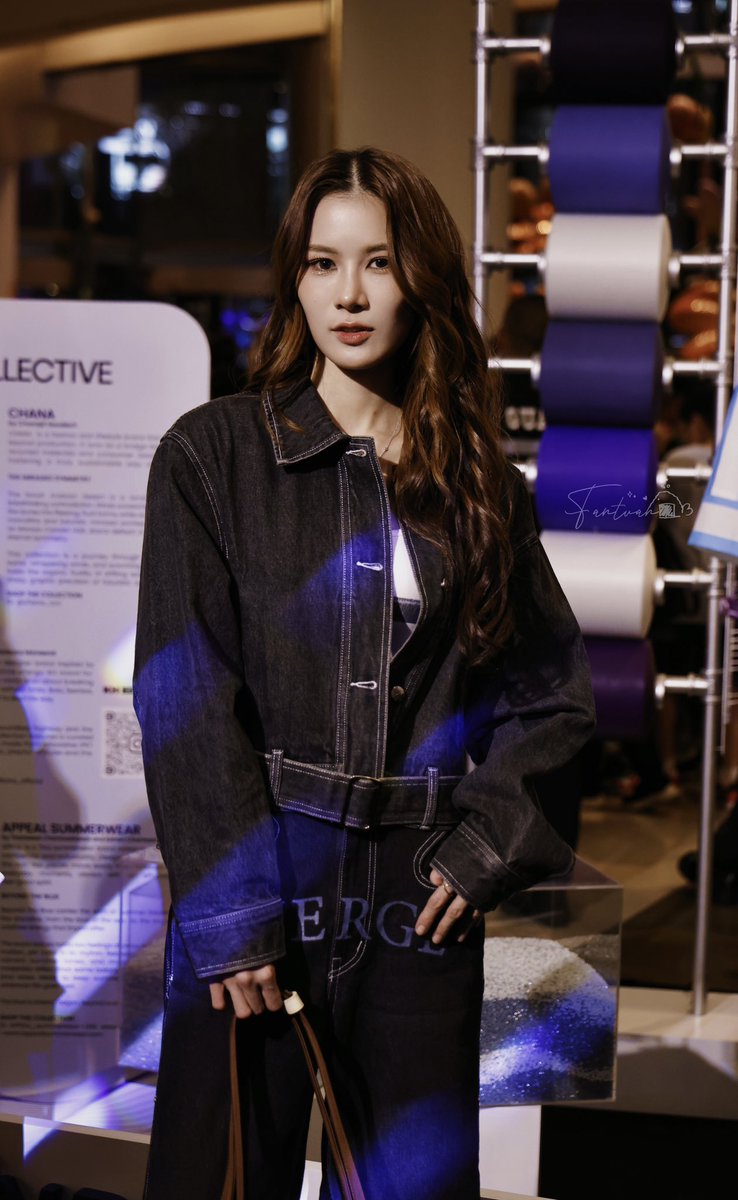 EatFantuan93's tweet photo. Such an elegant and sophisticated face

ADLK X MERGE BIFW26
#SiamParagonBIFW2026xAndaLookkaew 
#andaanunta 
#MergeOfficial
#MERGExBIFW2026
#SiamParagonBIFW2026 https://t.co/ffMOqj2MWN