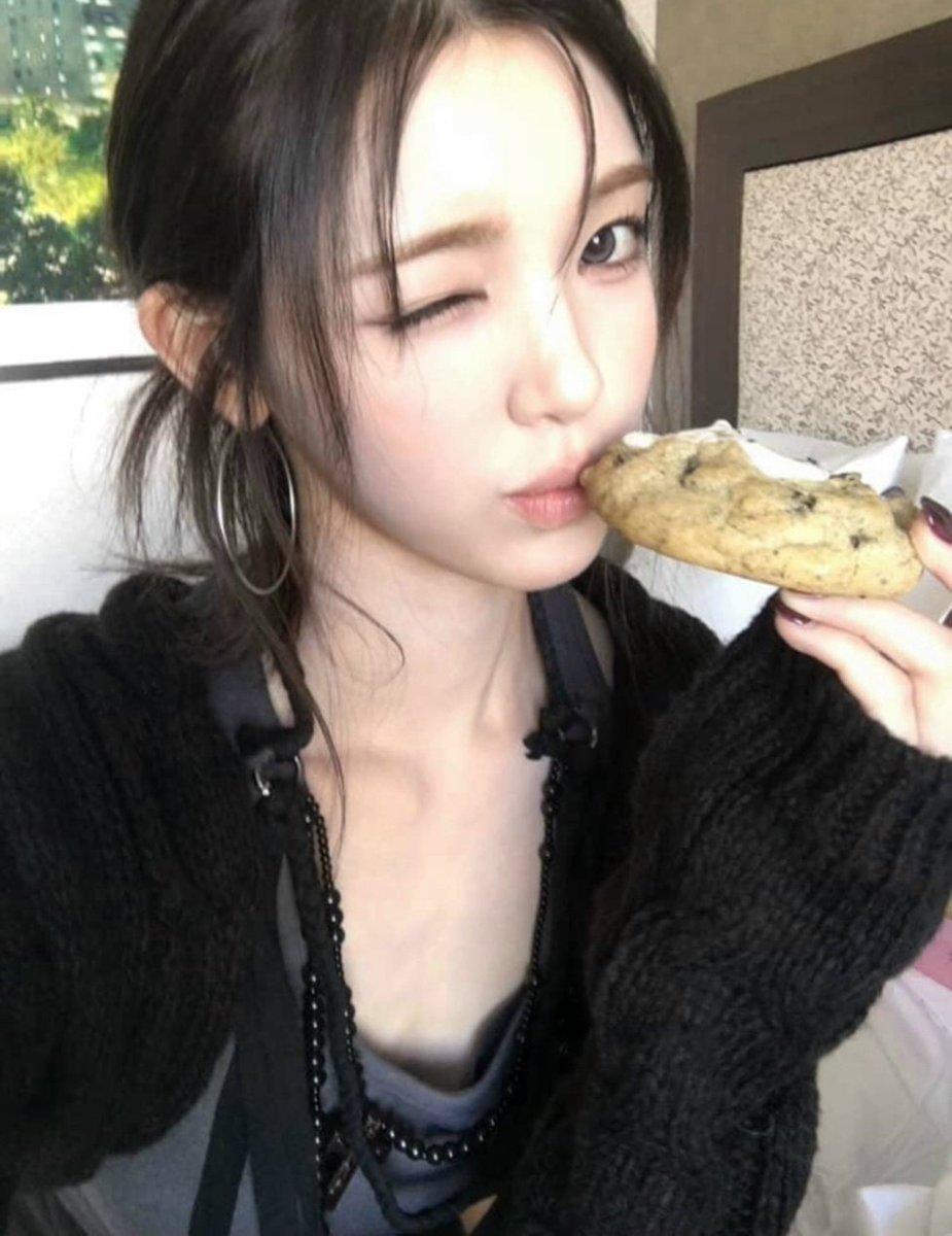 H2H_INA's tweet photo. 261010 #YUHA weverse post

NY🖤(NAYEON)

#Hearts2Hearts #하츠투하츠 #H2H
@Hearts2Hearts https://t.co/Qd06VGCRpw