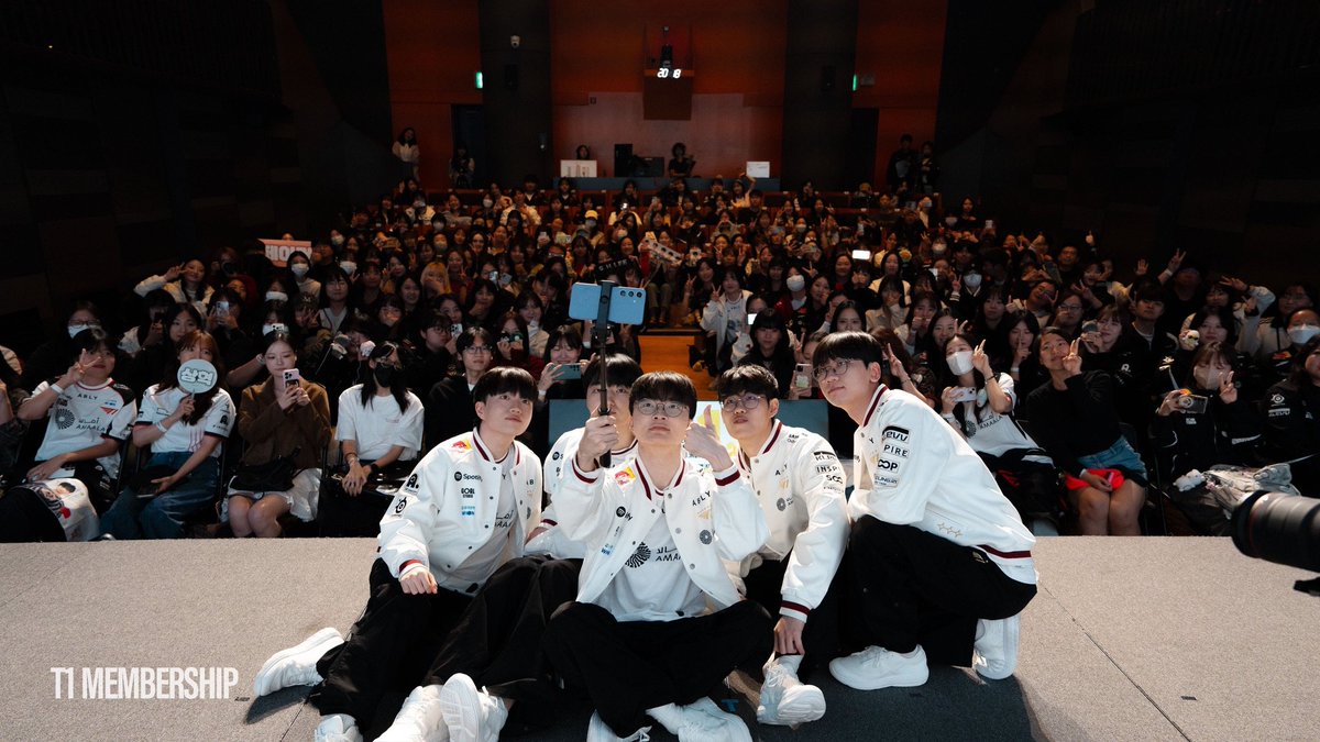 iripictora's tweet photo. #T1WIN 🍀🍀🍀🍀🍀 https://t.co/qkpopD2tjD
