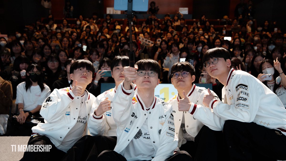 iripictora's tweet photo. #T1WIN 🍀🍀🍀🍀🍀 https://t.co/qkpopD2tjD