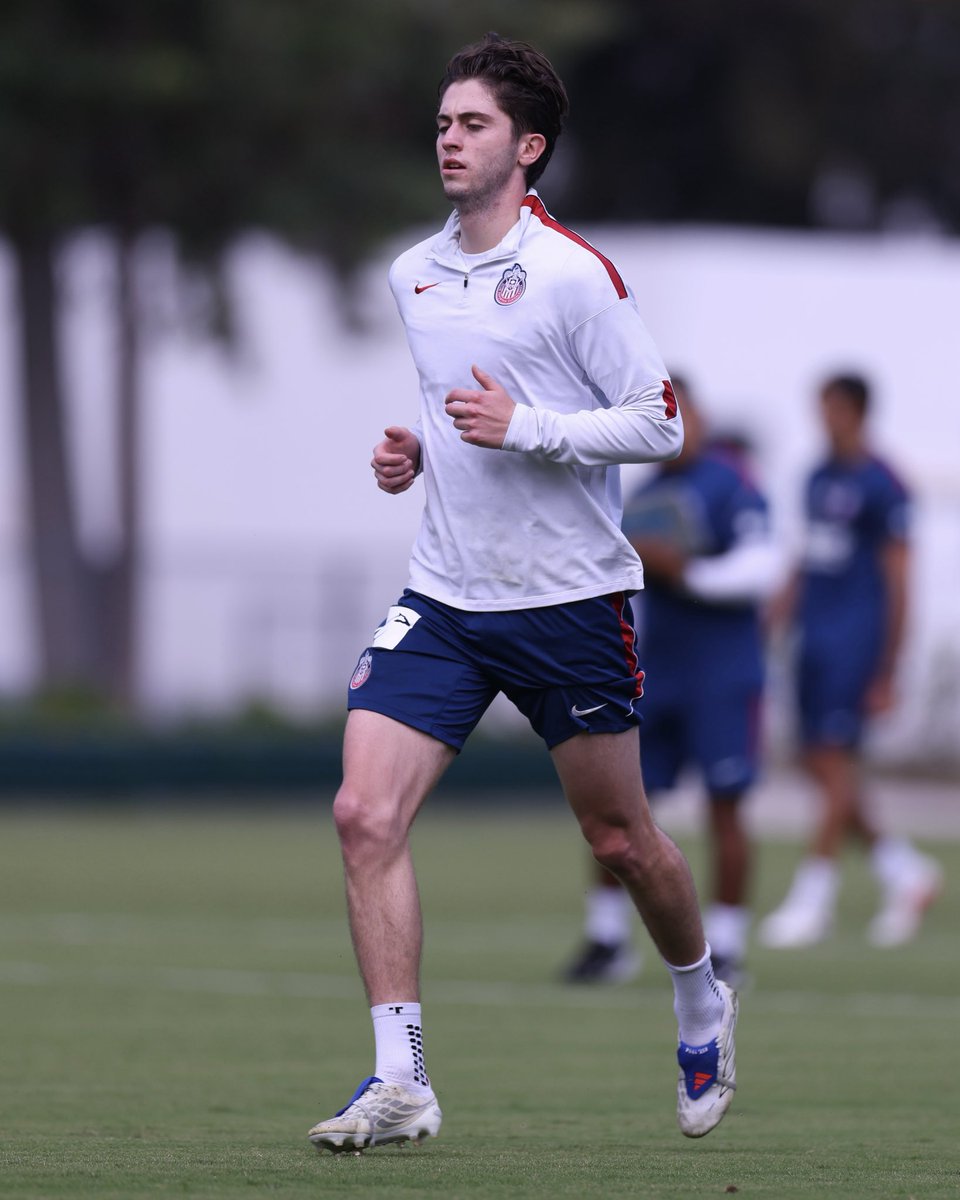 Chivas's tweet photo. 🇫🇷 ¡UNIDOS! 🇫🇷

#ClásicoTapatío 🐐 https://t.co/GNSKtlzjNG