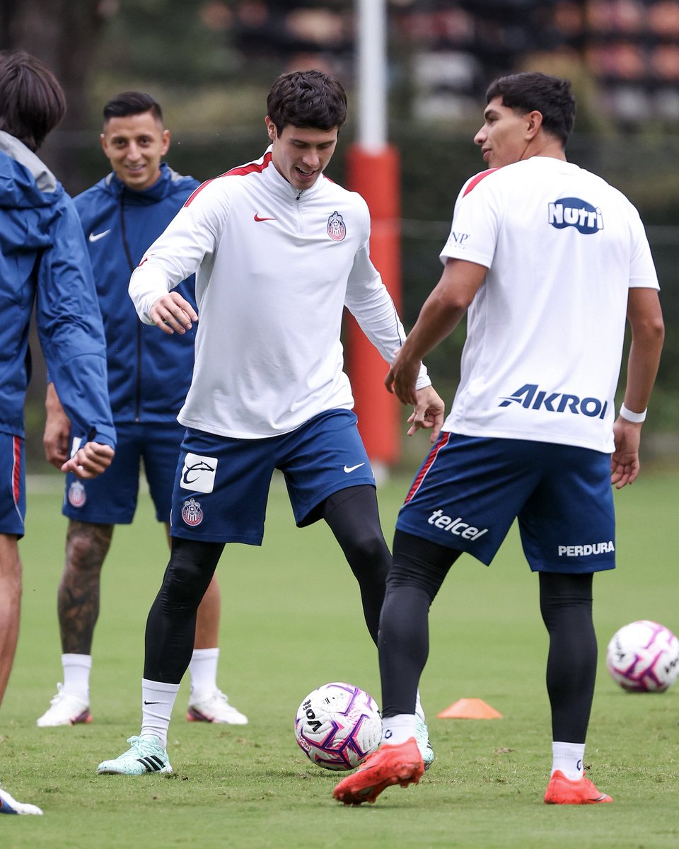 Chivas's tweet photo. 🇫🇷 ¡UNIDOS! 🇫🇷

#ClásicoTapatío 🐐 https://t.co/GNSKtlzjNG