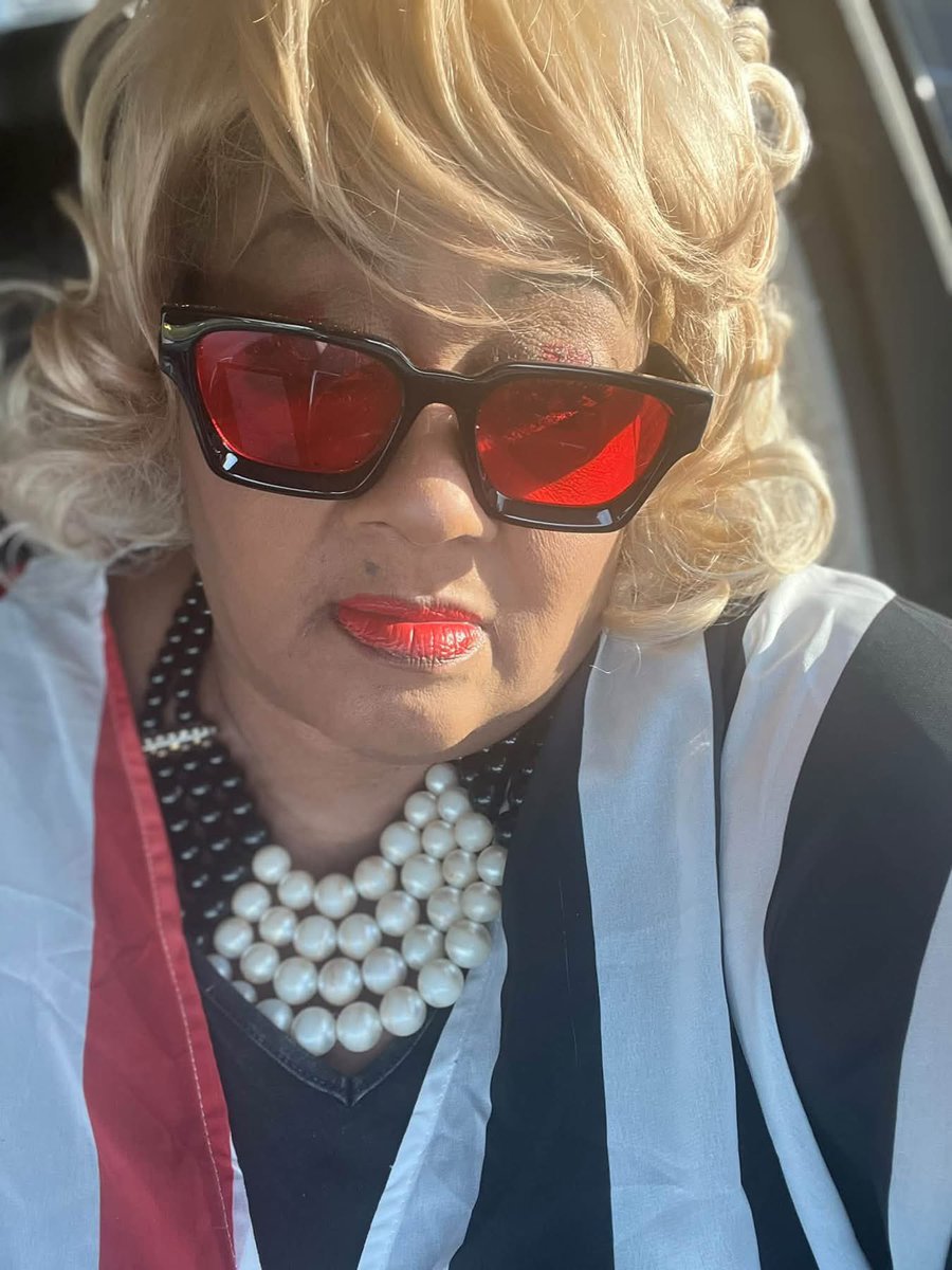 Queenladyk09's tweet photo. 10/9/26 Picture of @kdiva50 in Black, Gold, White and  Red Flow 🖤🤍💛❤️Part 2 https://t.co/eCZaeD5WzB