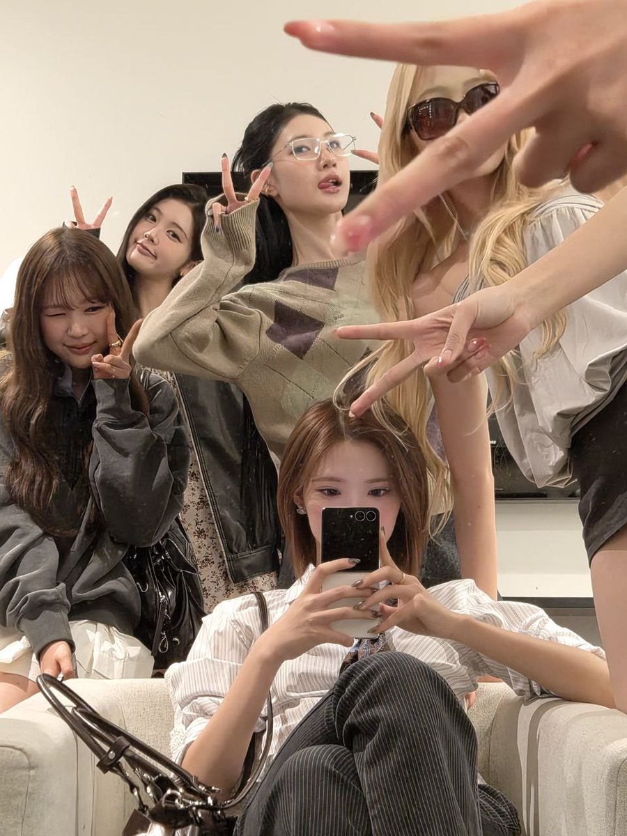 H2H_INA's tweet photo. The girls♡♡♡ https://t.co/fSejvGZ6CW