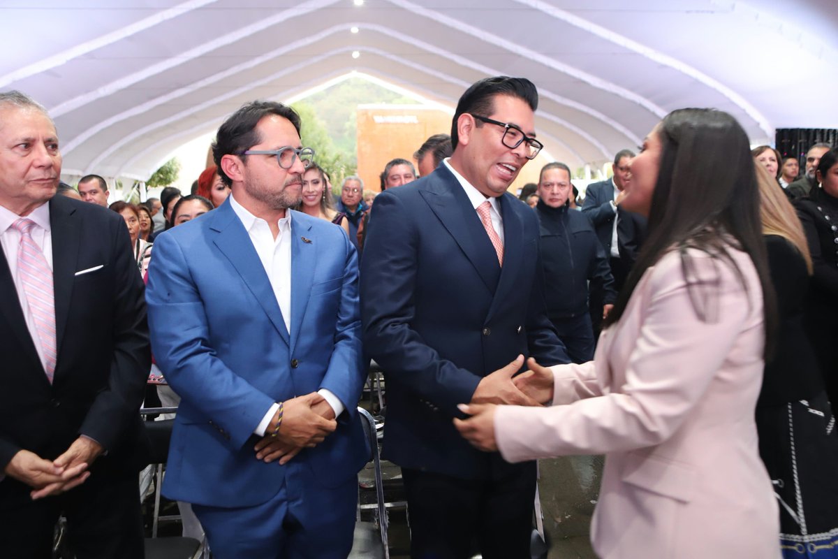 NestorCamarillo's tweet photo. Es un gusto acompañar a una gran mujer y Presidenta Municipal, @LupitaCuautleT, en su Segundo Informe de Gobierno a quien le reconozco su compromiso con #SanAndrésCholula.

Acompañado de @Agustin_TorresD, mi Secretario General, constatamos el buen gobierno de la Alcaldesa. https://t.co/CJzYdkDSdU