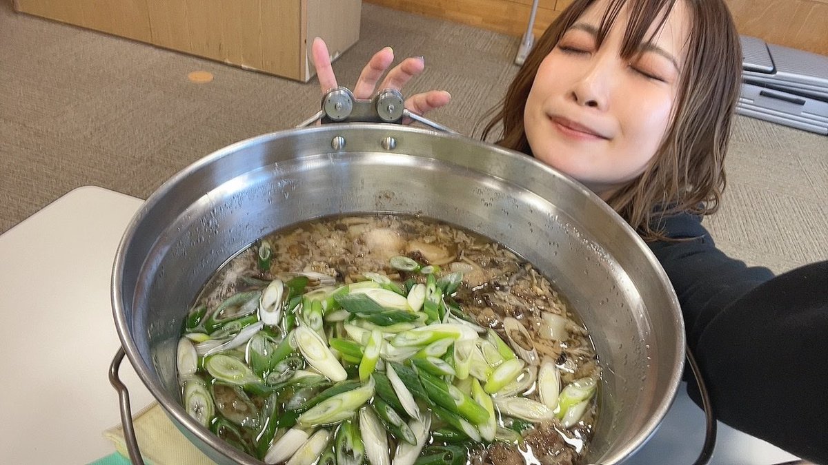 mayn_tw's tweet photo. 楽屋芋煮！うますぎる

#もがみ大産業まつり https://t.co/VVfBE0GN19
