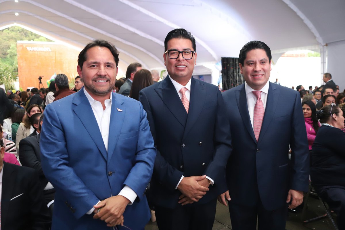 NestorCamarillo's tweet photo. Es un gusto acompañar a una gran mujer y Presidenta Municipal, @LupitaCuautleT, en su Segundo Informe de Gobierno a quien le reconozco su compromiso con #SanAndrésCholula.

Acompañado de @Agustin_TorresD, mi Secretario General, constatamos el buen gobierno de la Alcaldesa. https://t.co/CJzYdkDSdU