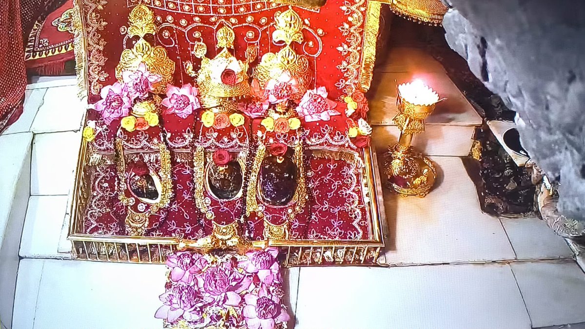 DrVikasPadha's tweet photo. 🌺🌺🌺🌺🌺🌺🌺🌺

🙏 माँ वैष्णो देवी जी के दिव्य दर्शन 🙏

✨ ज्ञान, धन और शक्ति की त्रिदेवी का पावन स्वरूप ✨

🌷 सुप्रभात — आपका दिन शुभ एवं मंगलमय हो। 🌷

🪷 #जय_माता_दी 🪷 https://t.co/CXpuVo5pQ3