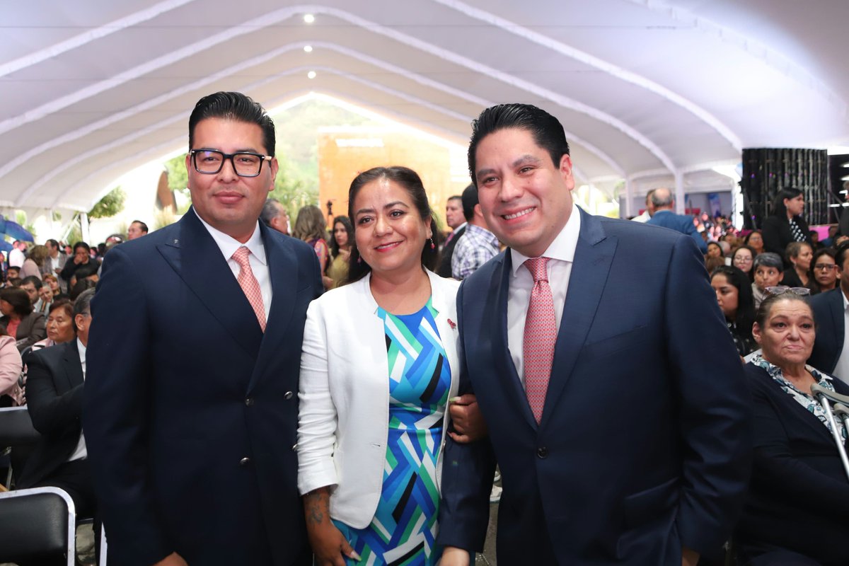NestorCamarillo's tweet photo. @LupitaCuautleT @Agustin_TorresD @ClementeCH @AlvarezMaynez @DanteDelgado @colosioriojas @JLuisCarranzaM #SanAndrésCholula tiene una Presidenta que gobierna escuchando a su gente, que está trabajando todos los días por el bienestar de las familias San Andreseñas.

#SegundoInforme https://t.co/Myb6LMFMiP