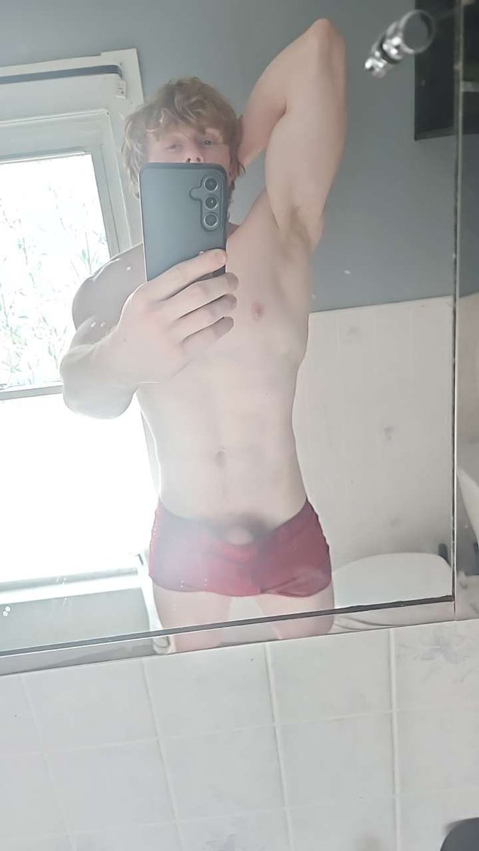 Pisnut007's tweet photo. Looking for something 

#Hung #bwc #selling #bigdick #whiteboy https://t.co/TtzAoCcucD