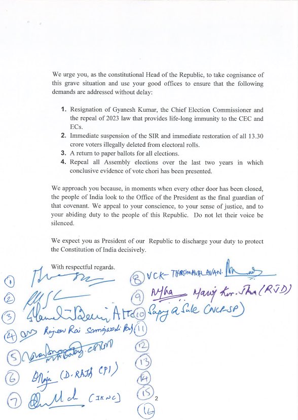 ABRAPOLU's tweet photo. Rahul Gandhi is fully aware of the words, he is using!
More than meeting inside, wildfire outside. 
Shaken Total Modi machinery. 
@RahulGandhi in crux said, @rashtrapatibhvn asked for proof to examine. 
President, custodian of Constitution, limits to this, enough. 
Art of RaGa! https://t.co/jcIpFNfwQm