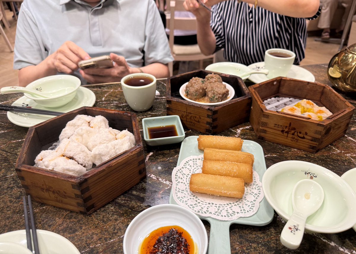 mwangainon's tweet photo. 同阿爸阿媽飲茶，父母年紀大有空多陪陪他們。 https://t.co/PGf3OvWEmr